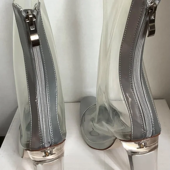 🔥🔥🔥 Size 10 Silver toe Clear bootie lucite heel🔥🔥🔥 - Picture 2 of 3